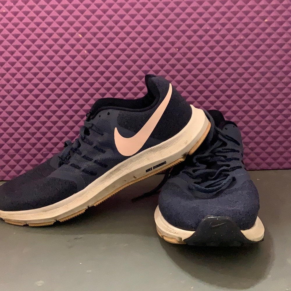 Nike Run Swift Athletic Shoes